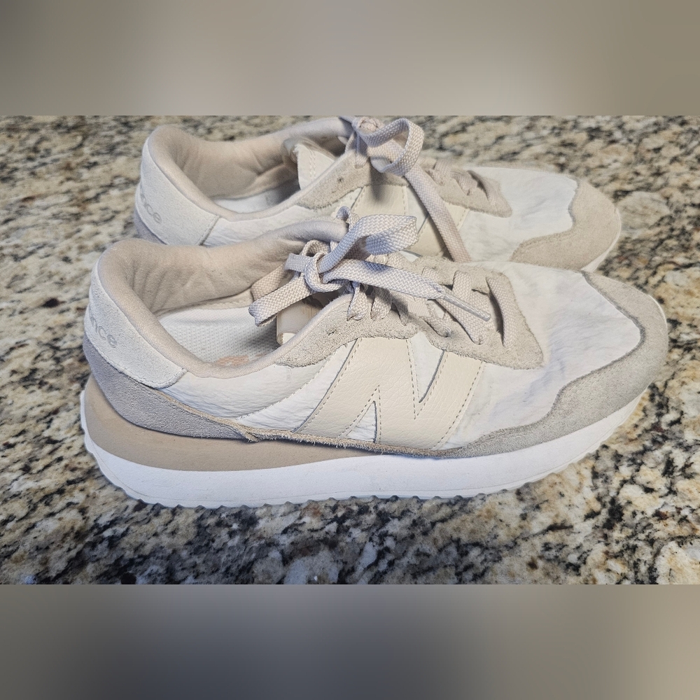 New Balance 237 Women's V1 Sneakers. These retro-inspired lifestyle shoes Size 9 - Picture 2 of 9